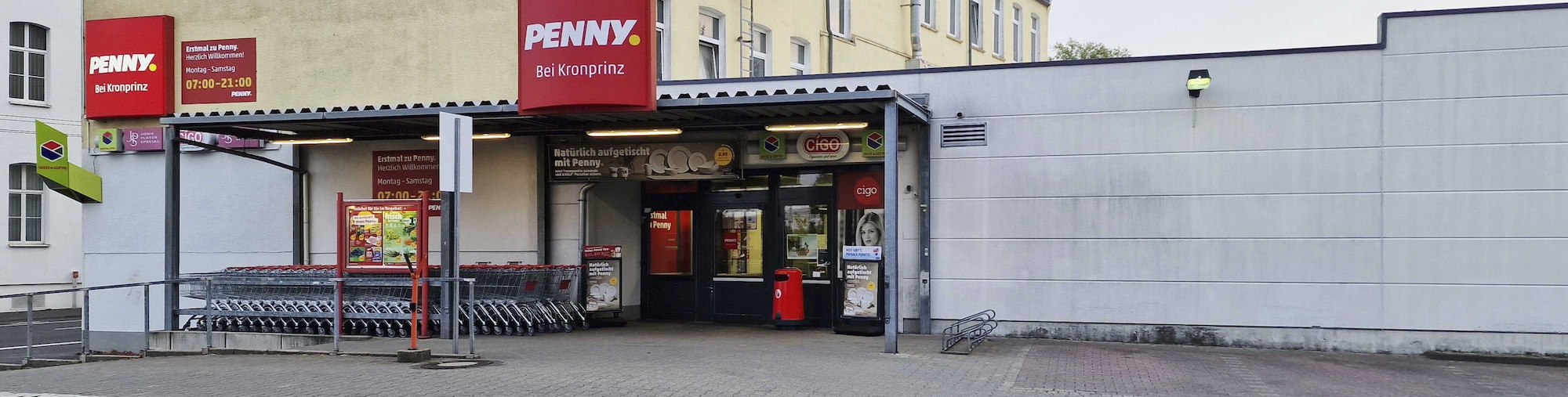 sie sehen den Eingang vom Penny Markt in Solingen – Ohligs Weyerstr. 117