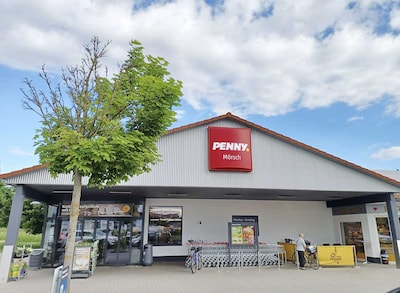 Sie sehen den Eingang vom Penny Markt in Rheinstetten, Rheinaustr. 1A