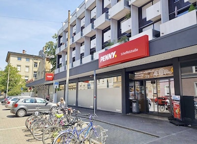 Sie sehen den Eingang vom Penny Markt in Karlsruhe, Scheffel Str. 1