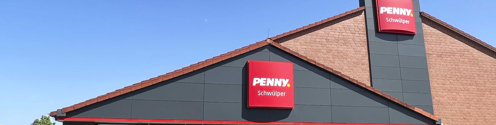 Sie sehen den Eingang vom Penny Markt in Schwuelper, Schlossstrasse 20