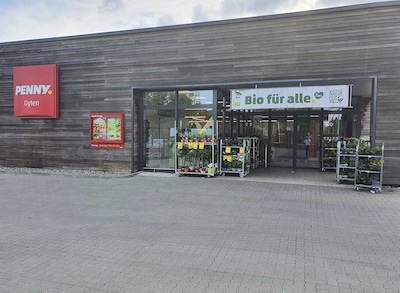 Sie sehen den Eingang vom Penny Markt in Oyten, Hauptstr. 90