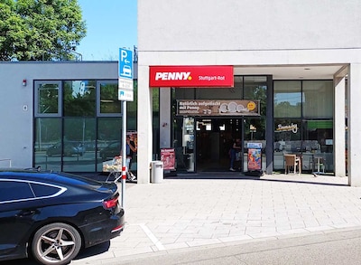 sie sehen den Eingang vom Penny Markt in Stuttgart-Rot Haldenrainstr. 77