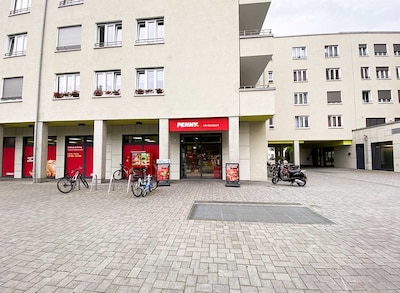 sie sehen den Eingang vom Penny Markt in München Am Westpark 8 