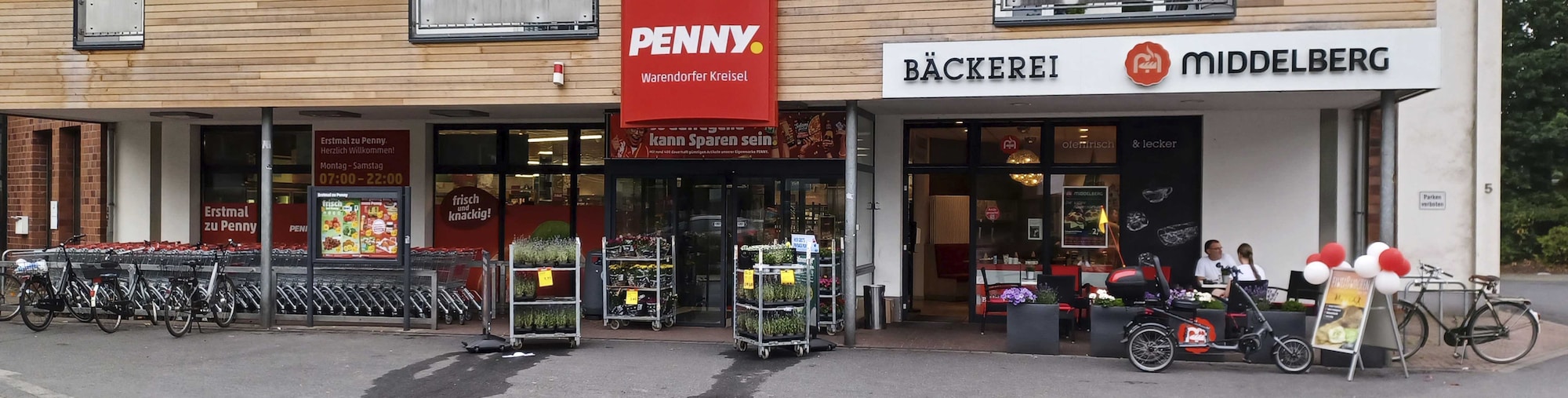 Sie sehen den Eingang vom Penny Markt in Warendorf, Dr.-Rau-Allee 3-5