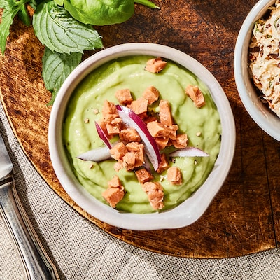 Cremiger Avocado Dip mit veganem Knusper-Bacon