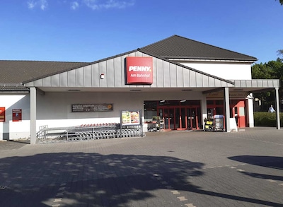 Sie sehen den Eingang vom Penny Markt in Bautzen Tzschirner Straße 16