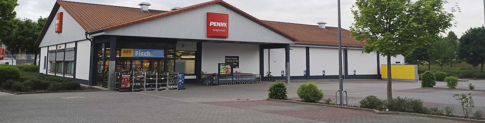 Sie sehen den Eingang vom Penny Markt in Seligenstadt Willi-Brehm-Str. 1