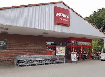 Sie sehen den Eingang vom Penny Markt in Amelinghausen, Lerchenweg 2