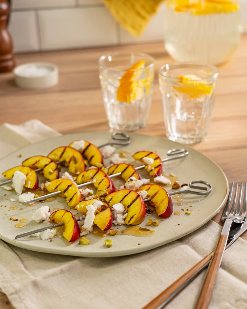 Pfirsichspiesse-mit-Gold-Sirup und Genuss-Hirte-Topping