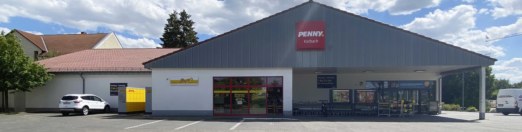 Sie sehen den Eingang vom Penny Markt in Korbach, Medebacher Landstr. 21