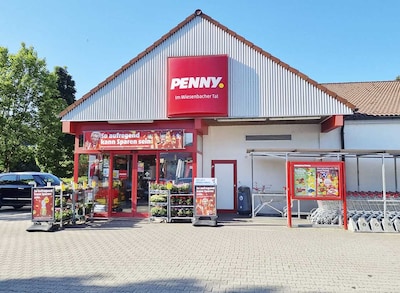 Sie sehen den Eingang vom Penny Markt in Neckargemuend, Am Kalkbrunnen 18