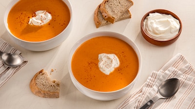 Dieses Bild zeigt die fertige Paprikacremesuppe