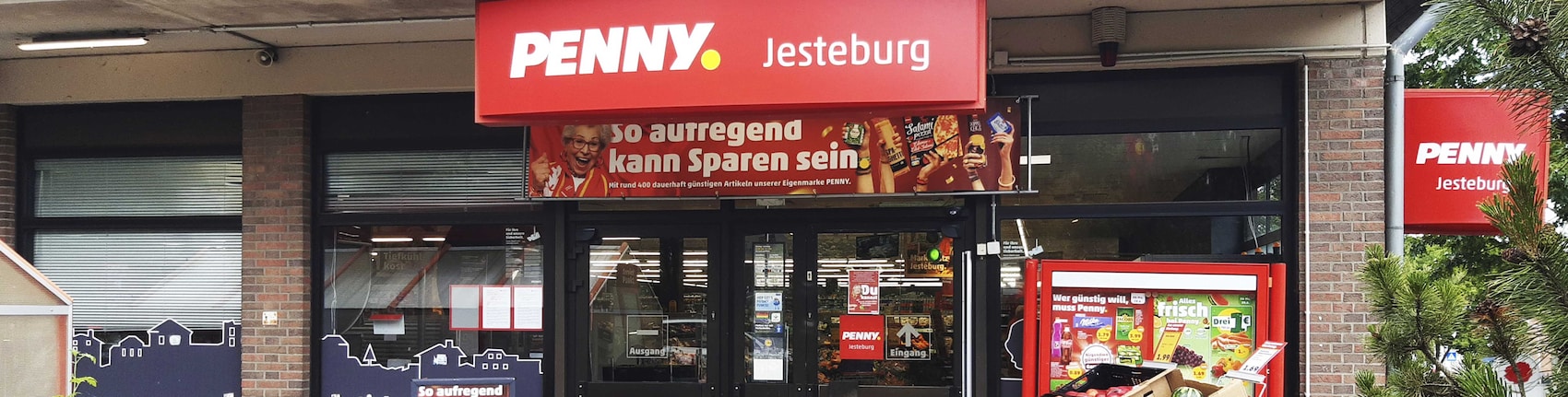 Sie sehen den Eingang vom Penny Markt in Jesteburg, Hauptstr. 61