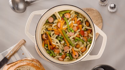 Spätzle-Eintopf mit Würstchen