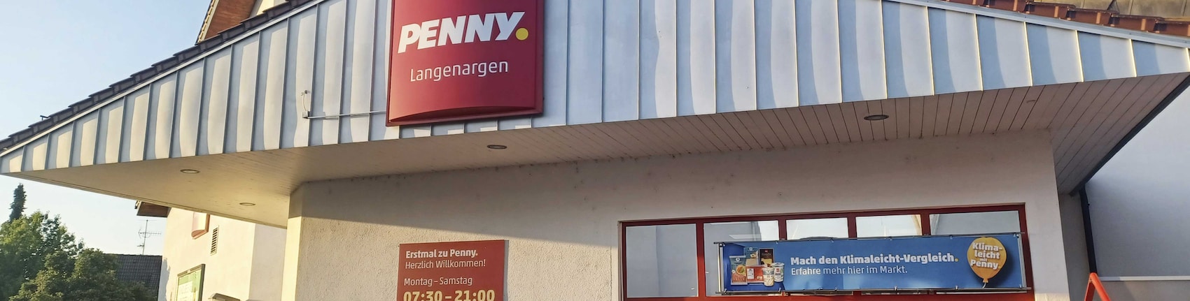 Sie sehen den Eingang vom Penny Markt in Langenargen, Lindauer Str. 76