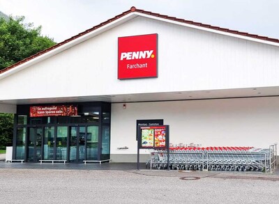Sie sehen den Eingang vom Penny Markt in Farchant Partenkirchner Str. 65