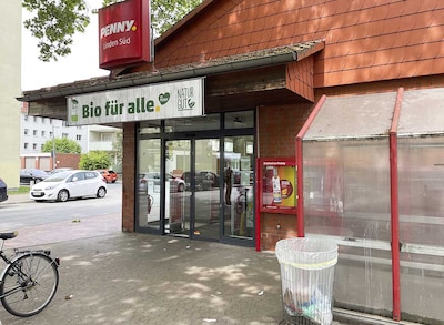 Sie sehen den Eingang vom Penny Markt in Hannover/Linden-Sued, Ricklinger Str. 99