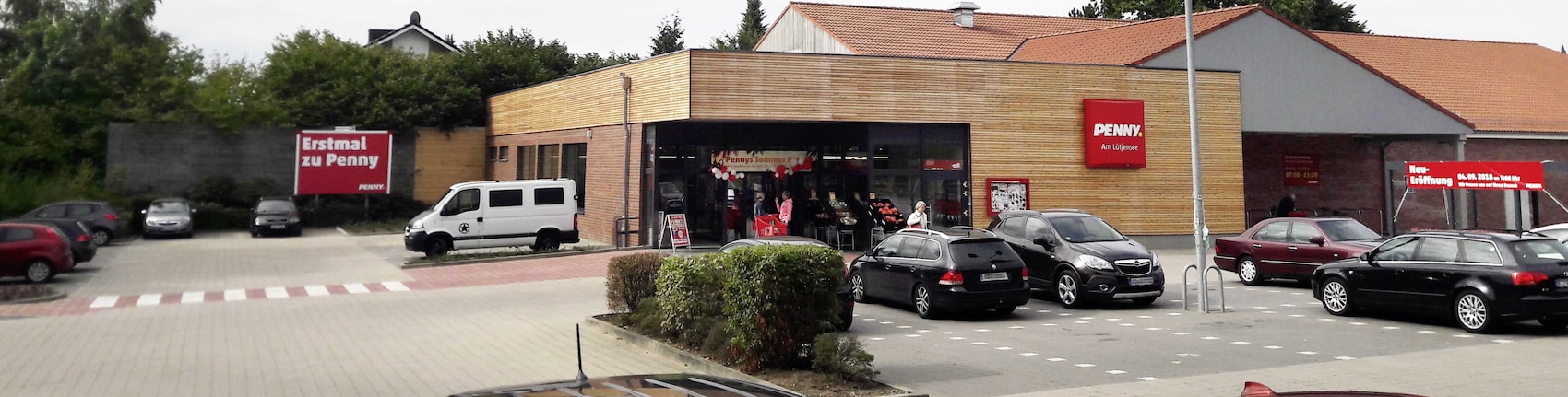 Sie sehen den Eingang vom Penny Markt in Luetjensee, Hamburger Strasse 77