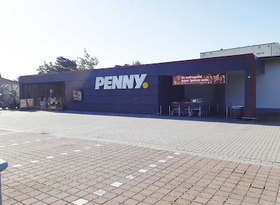 Sie sehen den Eingang vom Penny Markt in Peine, Duttenstedter Str. 136