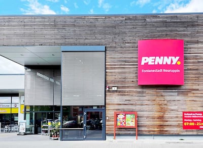 Sie sehen den Eingang vom Penny Markt in Neuruppin Artur-Becker-Str. 8