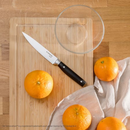 Dieses Bild zeigt wie eine Orange filetiert wird.