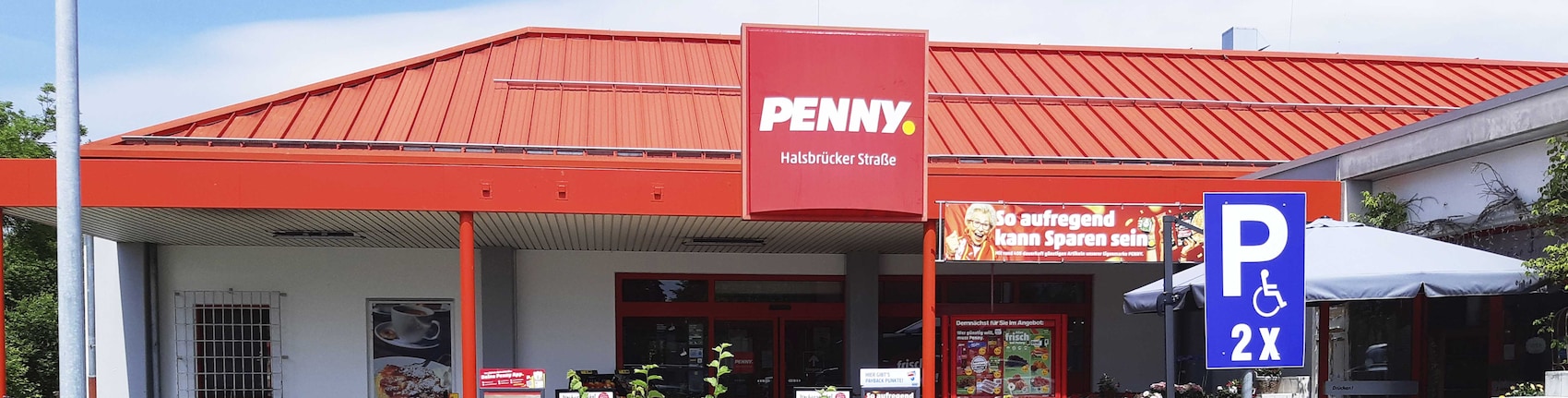 Sie sehen den Eingang vom Penny Markt in Freiberg Halsbruecker Str. 18