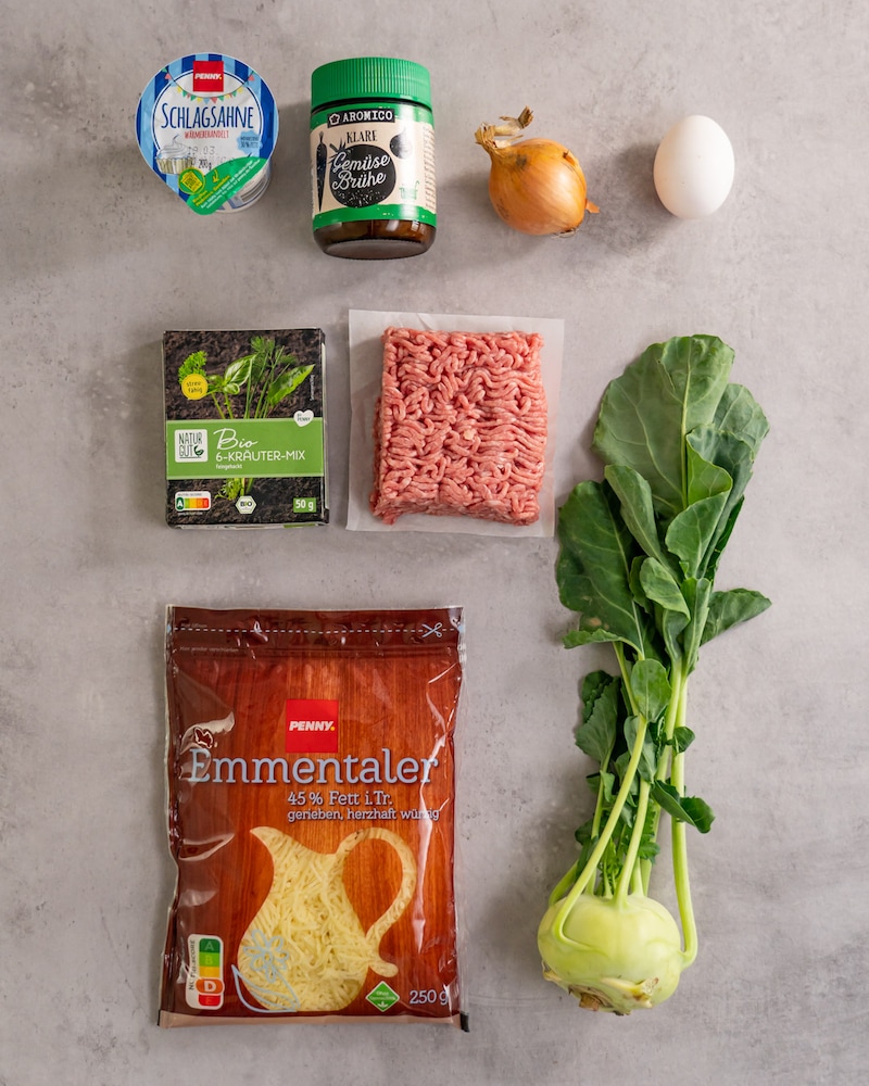 Dieses Bild zeigt alle Zutaten für unseren gefüllten Kohlrabi.