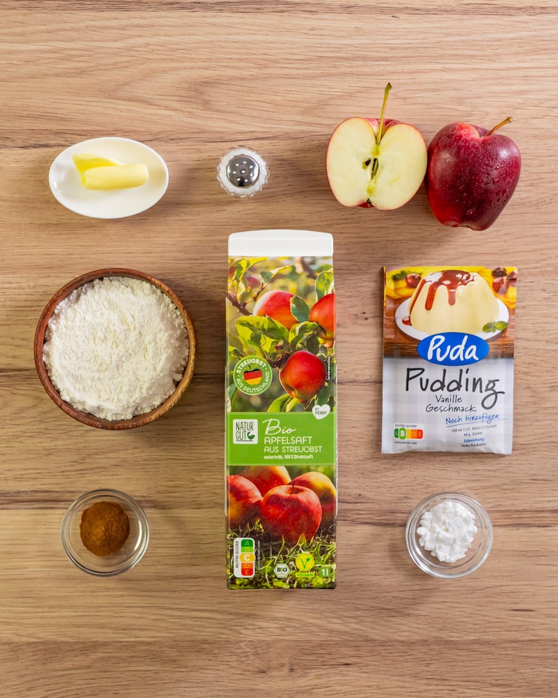 Dieses Bild zeigt die Zutaten für den Apfel-Streuselkuchen.