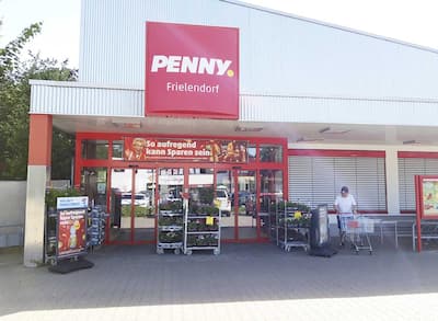 Sie sehen den Eingang vom Penny Markt in Frielendorf, Ziegenhainer Str. 8-10
