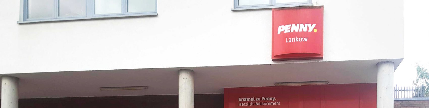 Sie sehen den Eingang vom Penny Markt in Schwerin/Lankow Rahlstedter Strasse 27