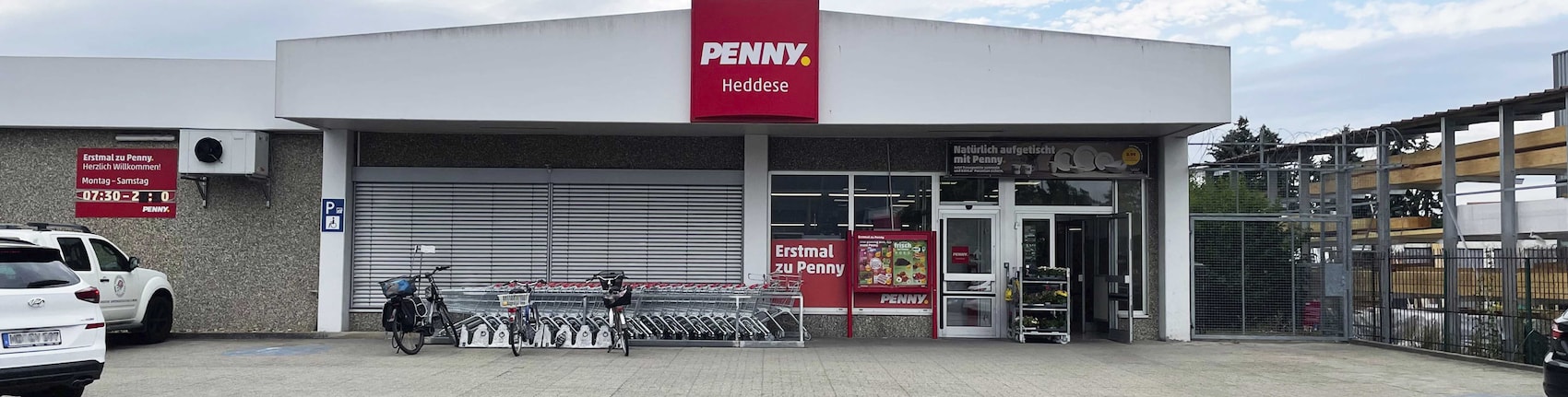 Sie sehen den Eingang vom Penny Markt in Heddesheim, Edekastr. 8