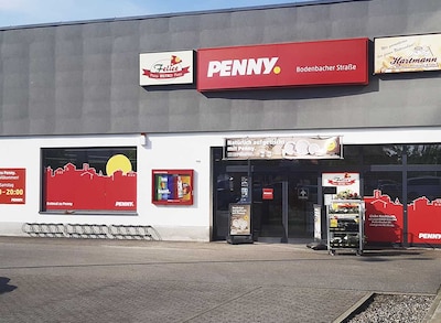 Sie sehen den Eingang vom Penny Markt in Dresden Bodenbacher Str. 81 b