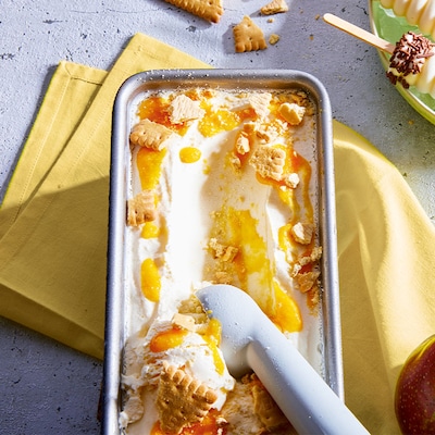 Käsekuchen-Eis mit Mango