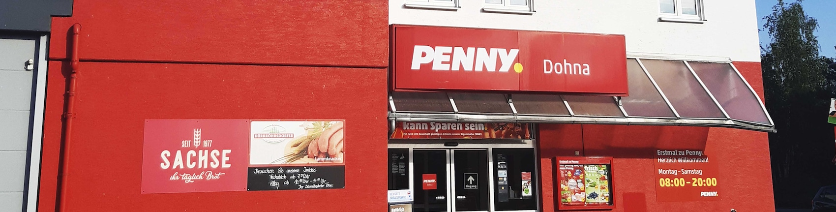 Sie sehen den Eingang vom Penny Markt in Dohna Dresdner Str. 8