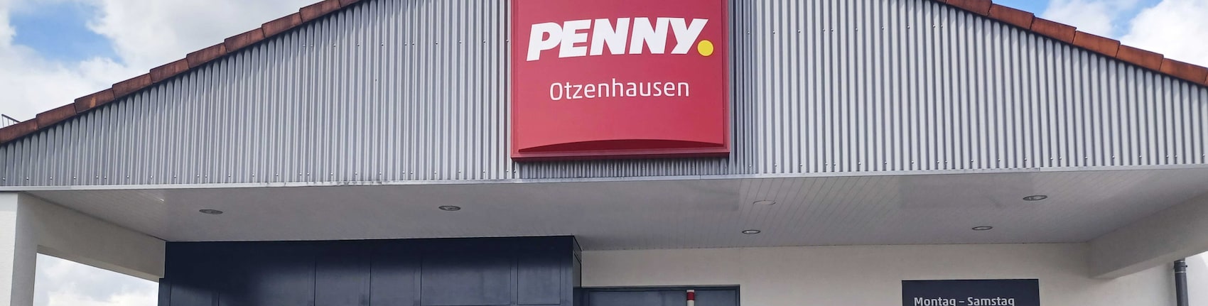 Sie sehen den Eingang vom Penny Markt in Nonnweiler-Otzenhausen, Hochwaldstr. 27