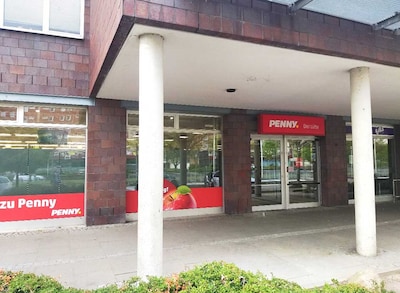 Sie sehen den Eingang vom Penny Markt in Rostock/Luetten Klein Warnowallee 26