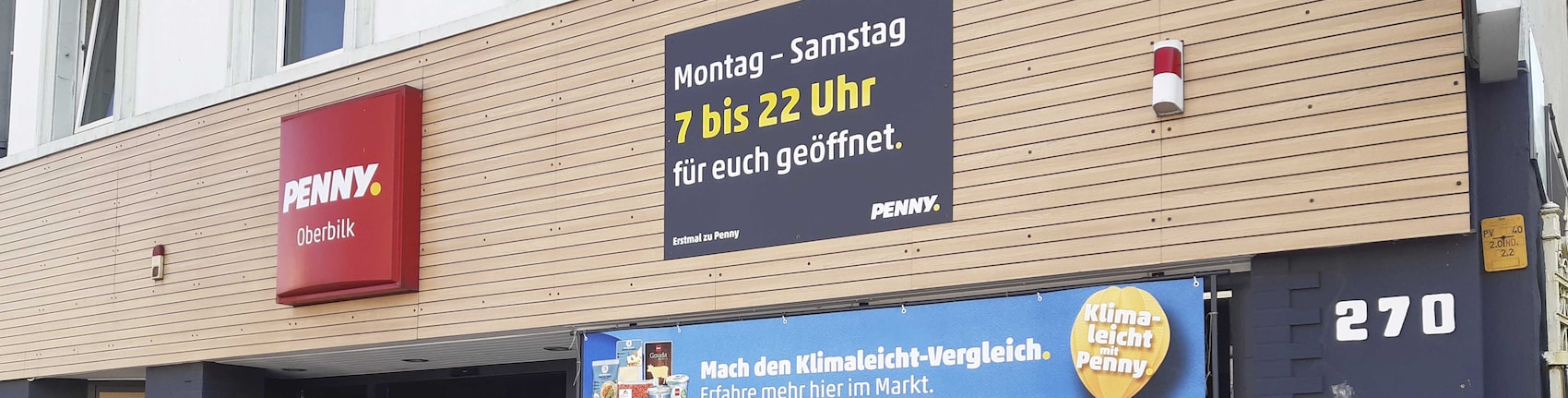Sie sehen den Eingang vom Penny Markt Düsseldorf – Oberbilk Koelner Strasse 270