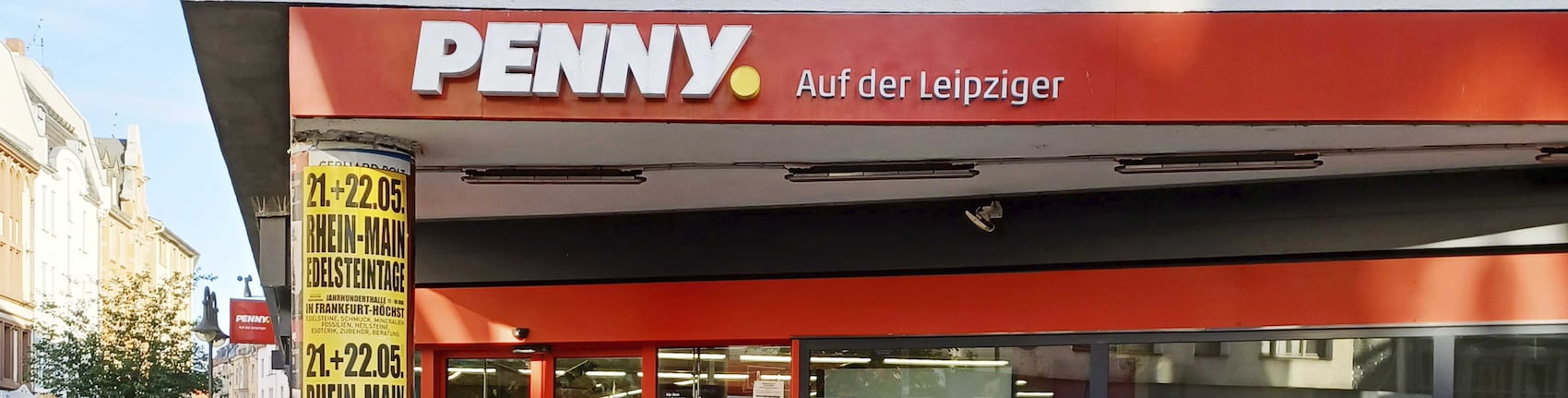Sie sehen den Eingang vom Penny Markt in Frankfurt/Bockenheim, Leipziger Str. 72-76