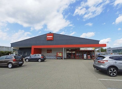 Sie sehen den Eingang vom Penny Markt in Baden-Baden/Oos, Wilhelm-Drapp-Str. 15