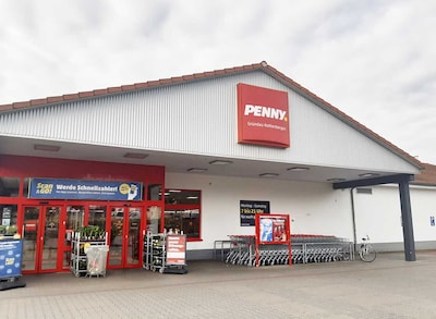 Sie sehen den Eingang vom Penny Markt in Gruendau/Rothenbergen Industriestr. 1