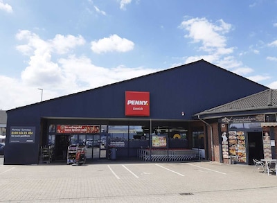 sie sehen den Eingang vom Penny Markt Linnich Erkelenzer Str. 11-13