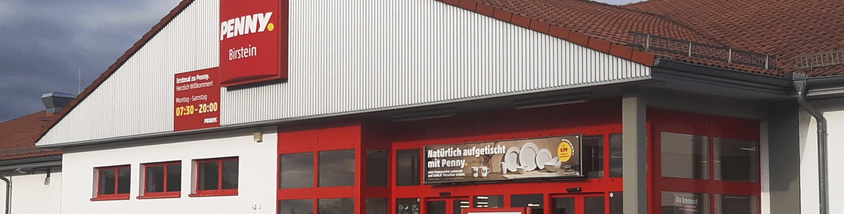 Sie sehen den Eingang vom Penny Markt in Birstein Lauterbacher Str. 17