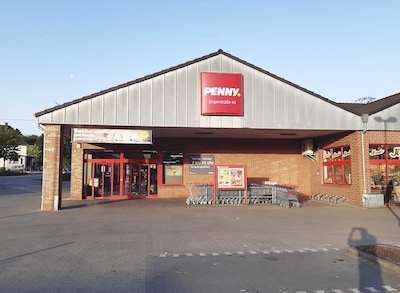 Sie sehen den Eingang vom Penny Markt in Herford, Engerstr. 45