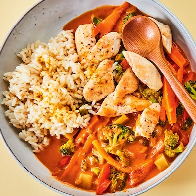 Dieses Bild zeigt das fertige Hähnchencurry.