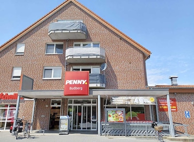 Sie sehen den Eingang vom Penny Markt Rheinberg – Budberg Rheinberger Str. 81-83