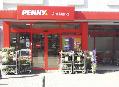 Sie sehen den Eingang vom Penny Markt in Gross-Gerau, Darmstaedter Strasse 27