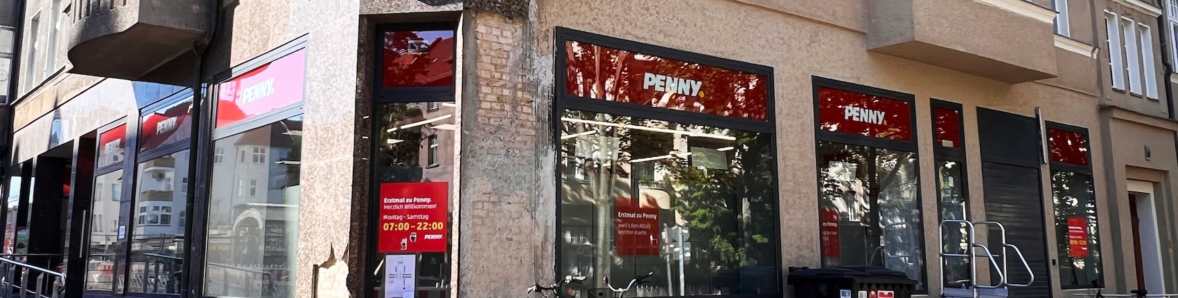 Sie sehen den Eingang vom Penny Markt in Berlin/Lichterfelde Hortensienstr. 28