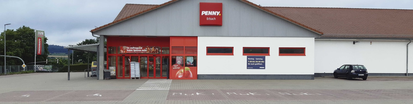 Sie sehen den Eingang vom Penny Markt in Erbach Stockheimer Ring 10