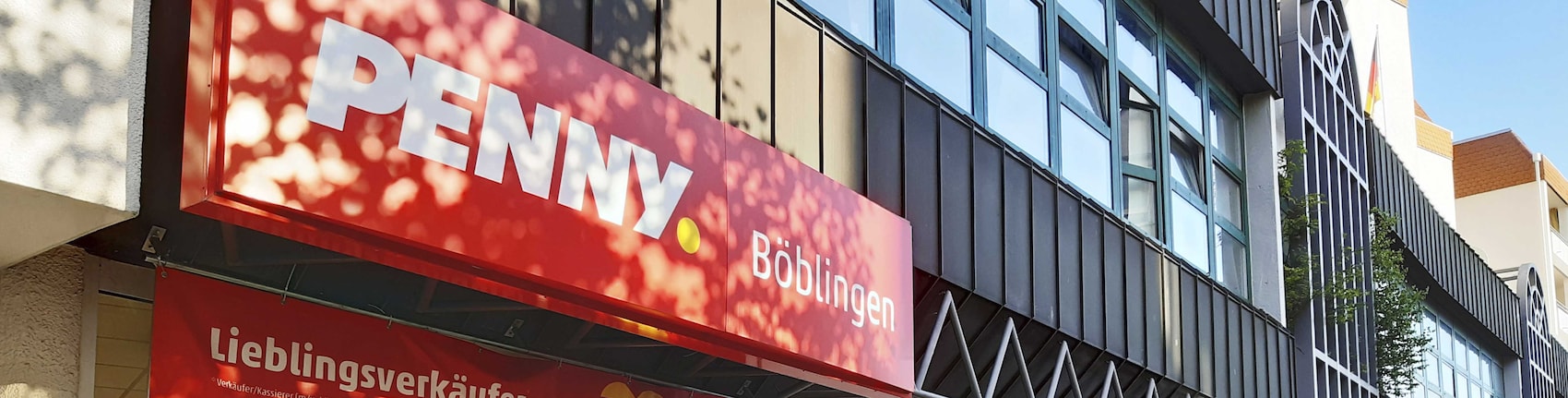 Sie sehen den Eingang vom Penny Markt in Böblingen, Stuttgarter Str. 9