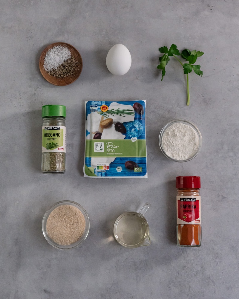 Dieses Bild zeigt die Zutaten für den panierten Feta.